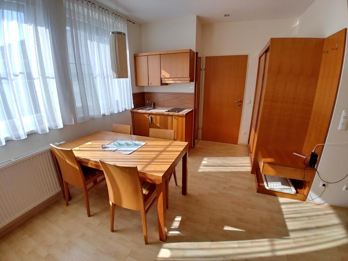 Lei'S Wok Otel Neusiedl am See Dış mekan fotoğraf